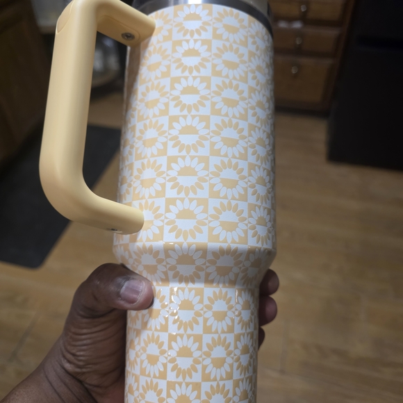 EUC and Flawless 40oz Stanley Sunshine Yellow 2025 - Picture 2 of 4